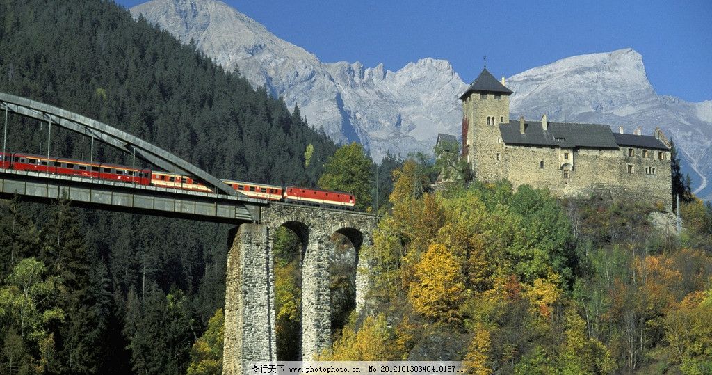 火车 火车列车 国外 山谷 吊桥 城堡 欧洲 蓝天 白云 天空 国外旅游