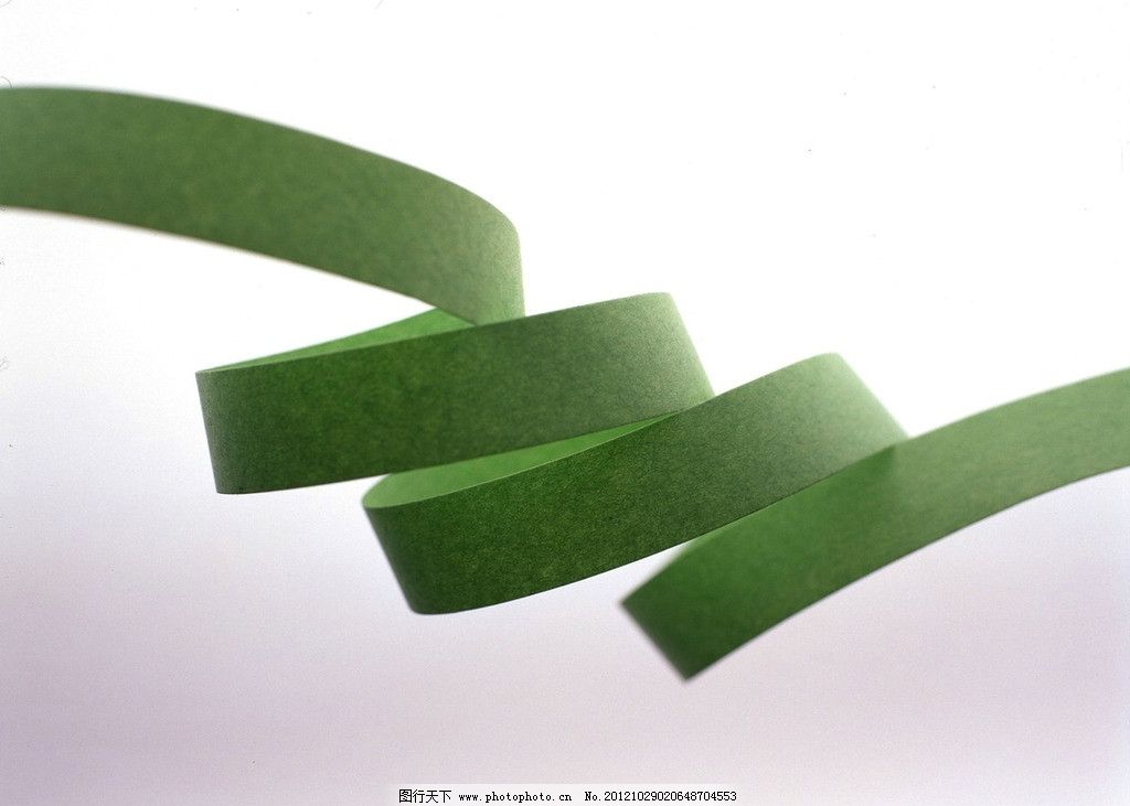 用绿色纸条制作一个可爱的衍纸小青蛙