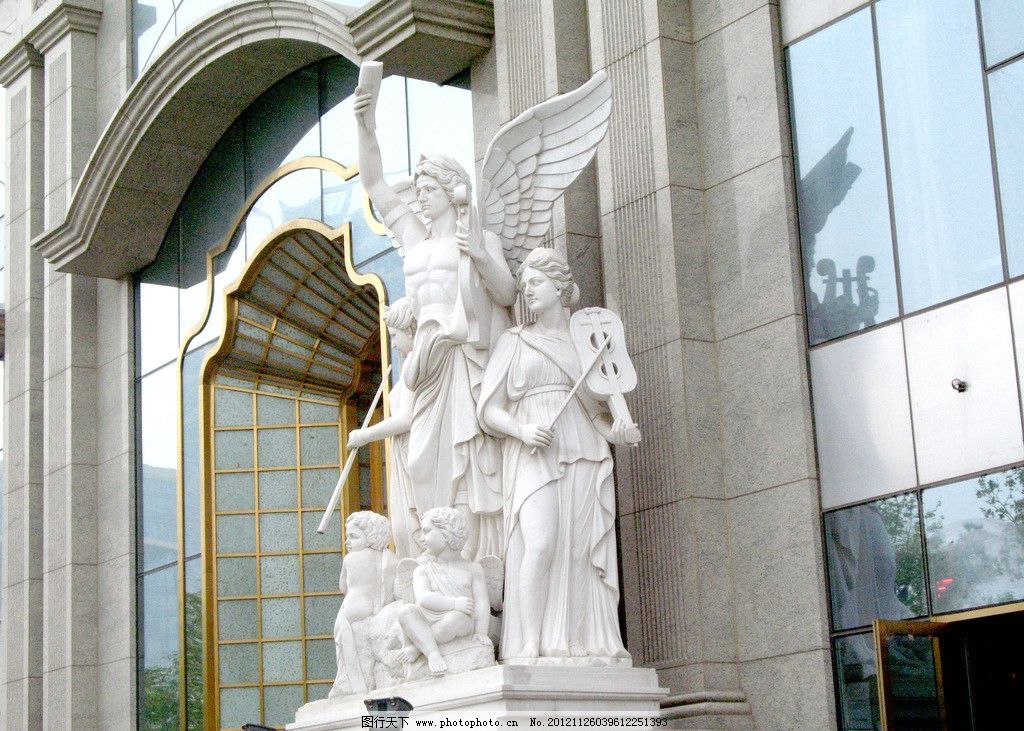 建筑物门外 欧式雕塑(非高清)图片